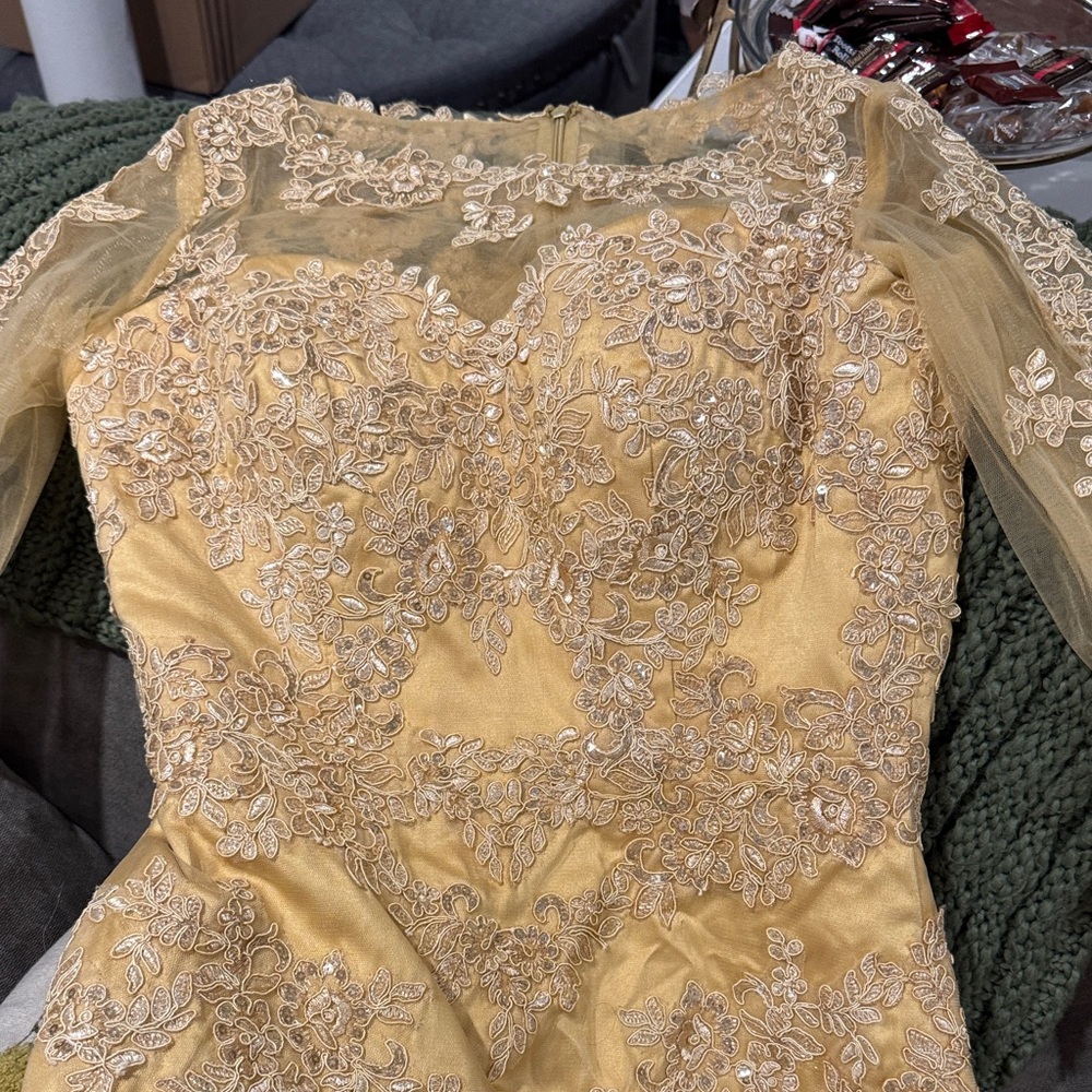 Chic Yellow Lace Gown